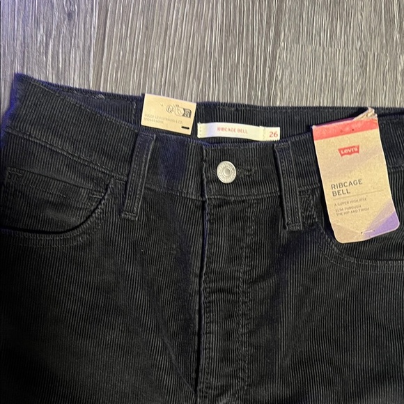 Levi's Women's High Rise Black Jeans - Picture 7 of 7